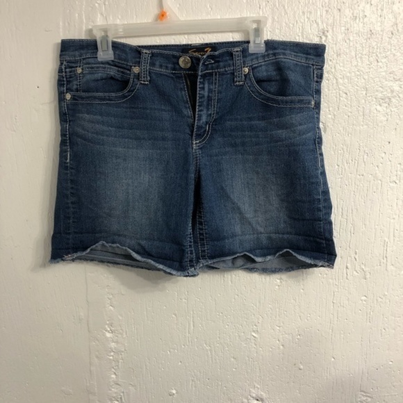 Seven7 Pants - Seven7 Size 10 Denim Jean Raw Edge Shorts